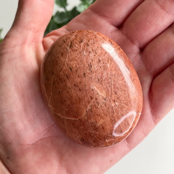 AA Grade Peach Moonstone Meditation Palm Stone - Picture 13 of 14
